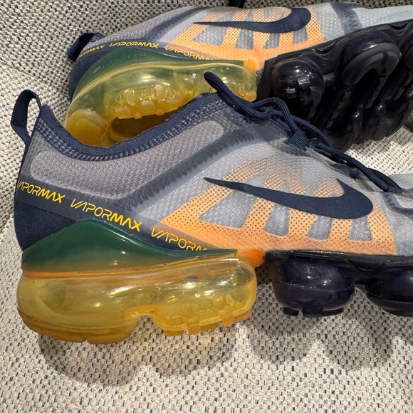 Nike Men’s US size 11 orange and navy Vapormax - Picture 4 of 5